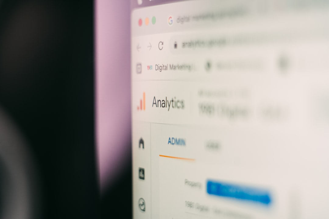 주요 AI 이메일 마케팅 도구(Mailchimp, Brevo, MailerLite)의 대시보드 비교 화면